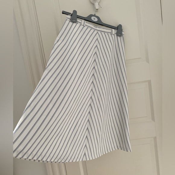 Vintage - Made in Denmark Chevron Pattern Midi Skirt - Picture 4 of 11